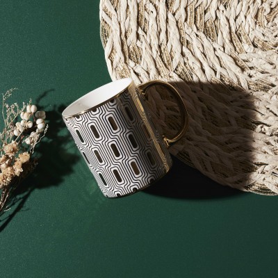 Mug en céramique décoratif avec anse dorée – Tasse élégante