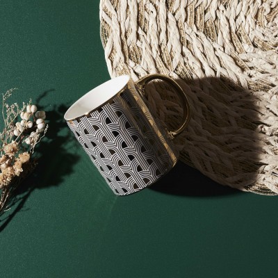 Decorative Ceramic Mug with Gold Handle – Elegant Coffee Cup