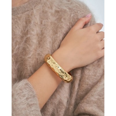 Hammered bangle bracelet