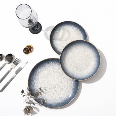 Assiette plate en céramique effet moucheté avec bord contrasté