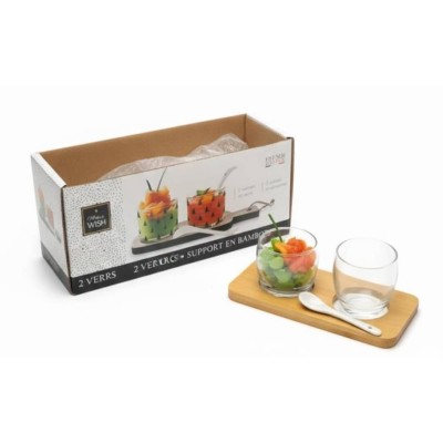 2 verres sur un plateau en bambou